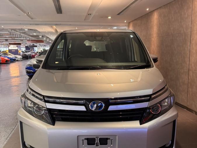 Voxy Hybrid - Image 2
